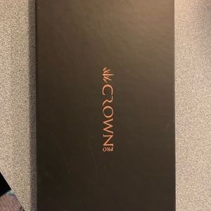 Crown eyeshadow palette